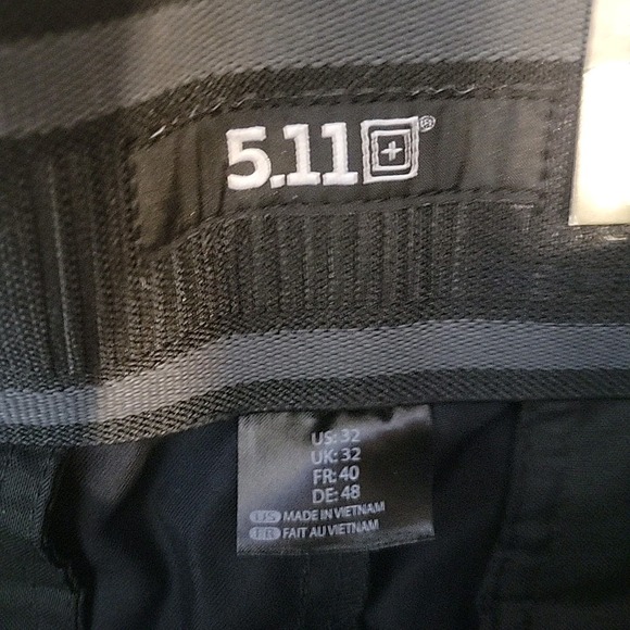 5.11 Tactical Pants Mens 32X30 Black Cargo Adjustable Waist Straight Leg NWT - Picture 6 of 9